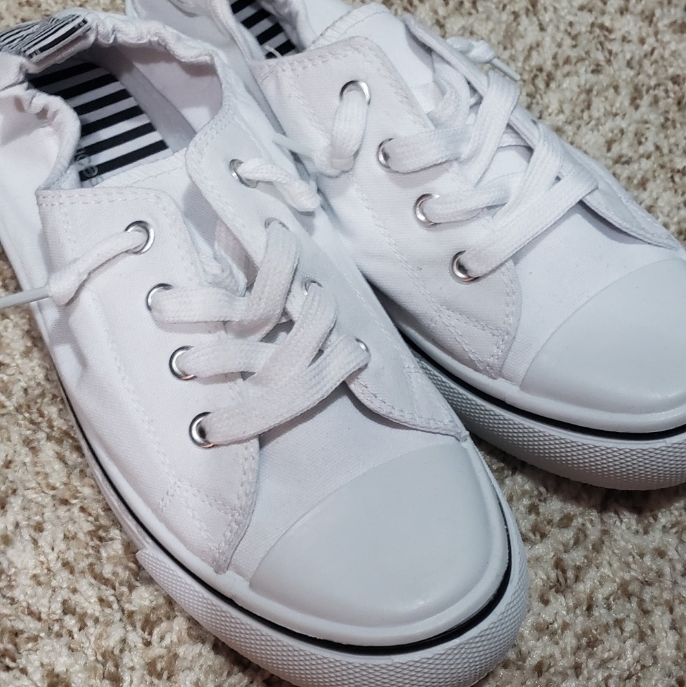 NWOT maurice's shoes